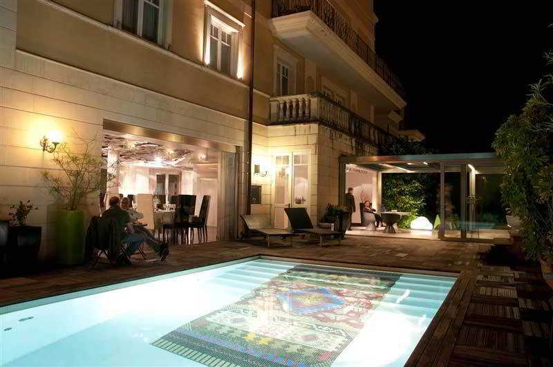 Una Hotels One CTA Exterior photo